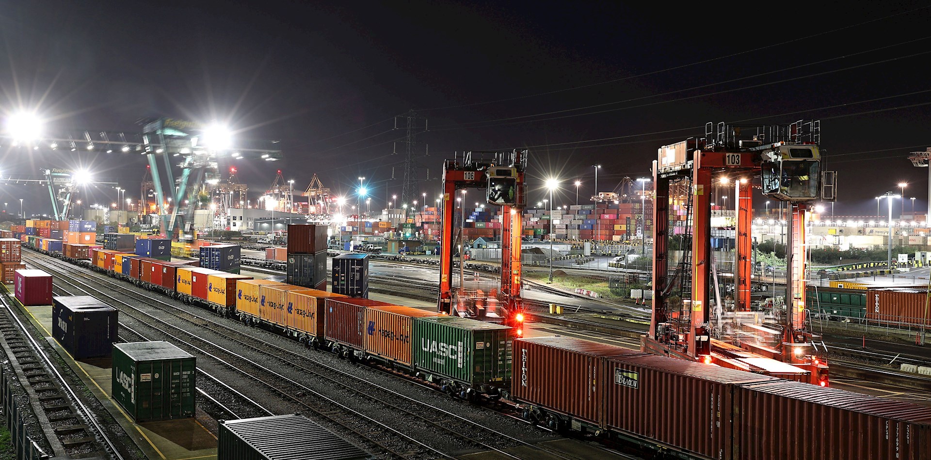 London Gateway - Southampton intermodal train