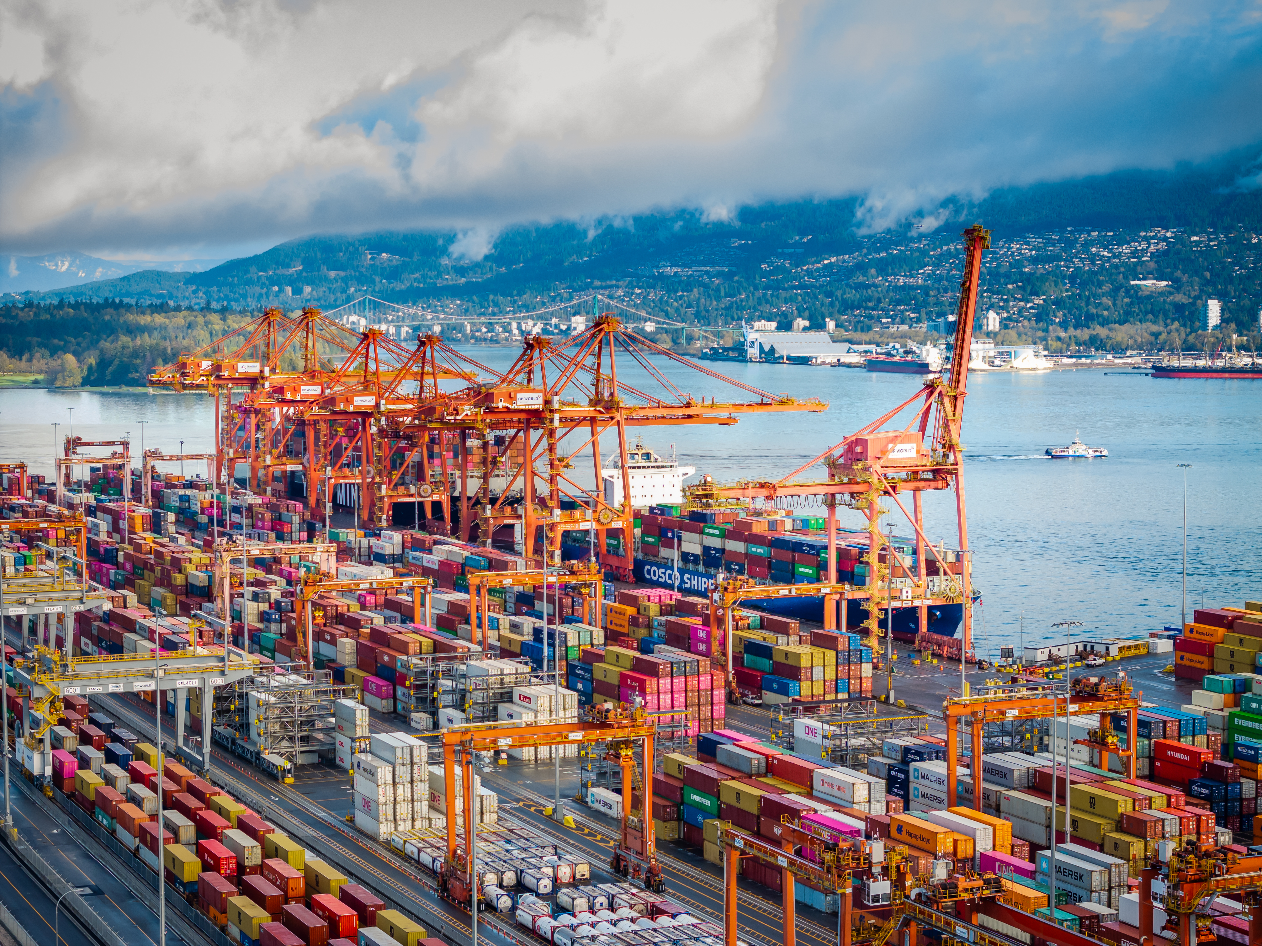 End-to-end integrated smart logistics