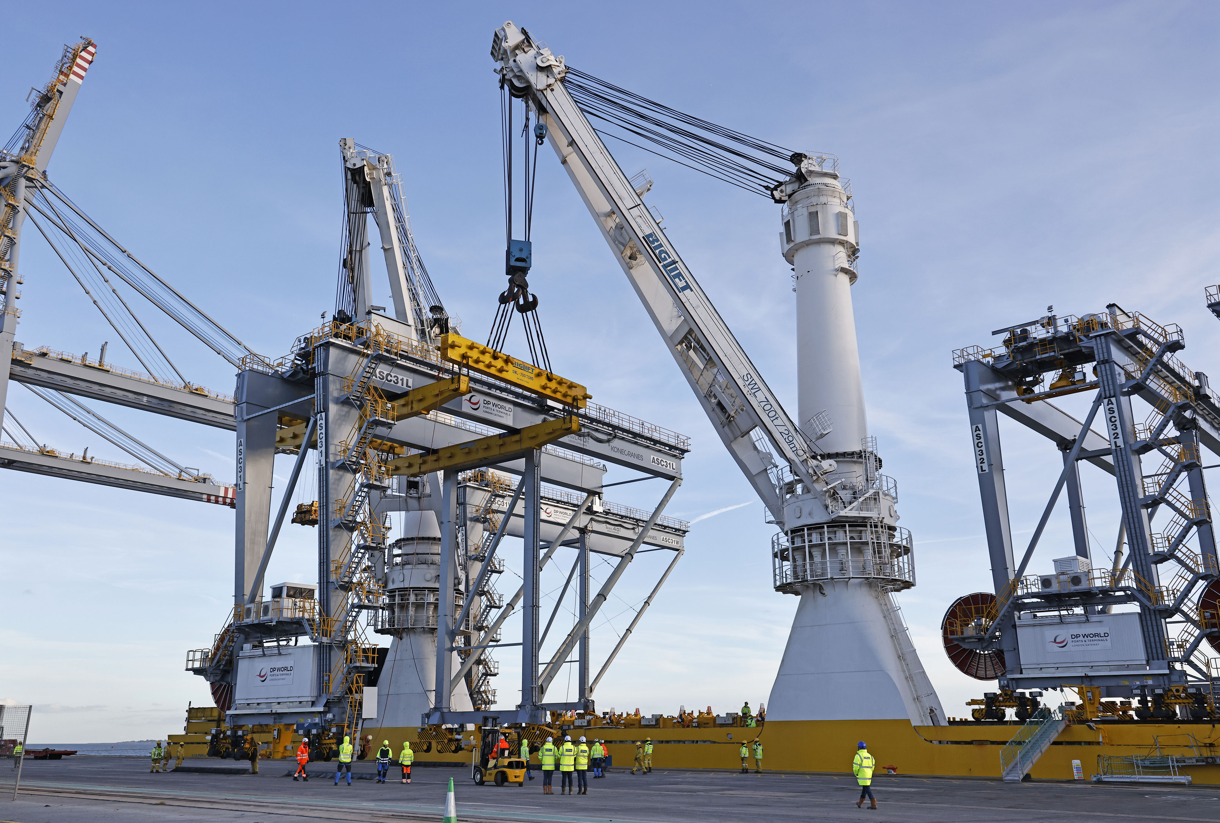 ASC cranes arriving at London Gateway